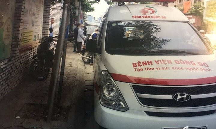 Clip Cảnh sát xử phạt xe cứu thương xôn xao dư luận: Cảnh sát kiên quyết xử lý, bệnh viện Đông Đô lấp lửng