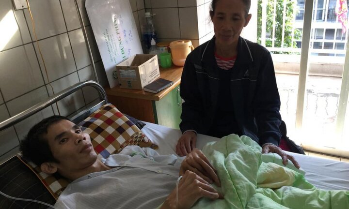 Bệnh chồng bệnh, chàng trai liệt 17 năm đang nguy kịch