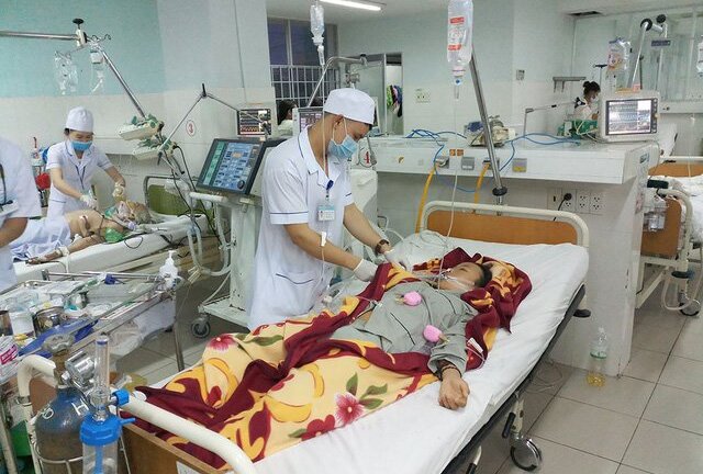 Thiếu nữ ngộ độc nặng, suy gan thận nghi do uống trà sữa