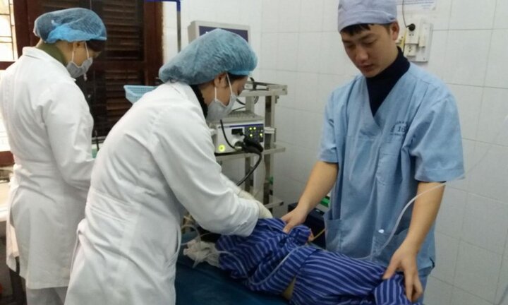 Nuốt móc chìa khóa, bé trai 4 tuổi phải nhập viện nguy kịch