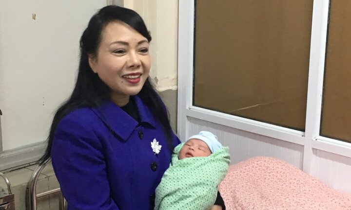 Bộ trưởng Bộ Y tế chúc Tết: Dứt khoát không được để bệnh nhân phải nằm ghép