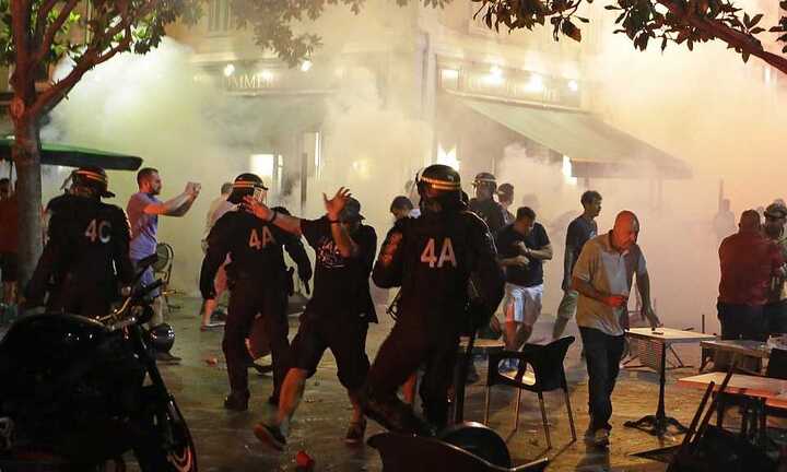 Hooligan Anh quyết chiến cảnh sát Pháp, mượn rượu tấn công CĐV Nga