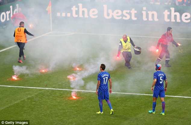 HLV Croatia: Hooligan Croatia là bọn khủng bố bóng đá