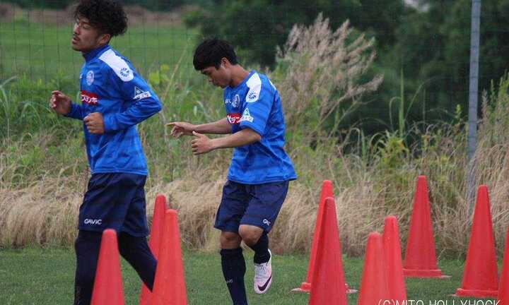 Công Phượng ra sân, Mito Hollyhock vẫn bại trận