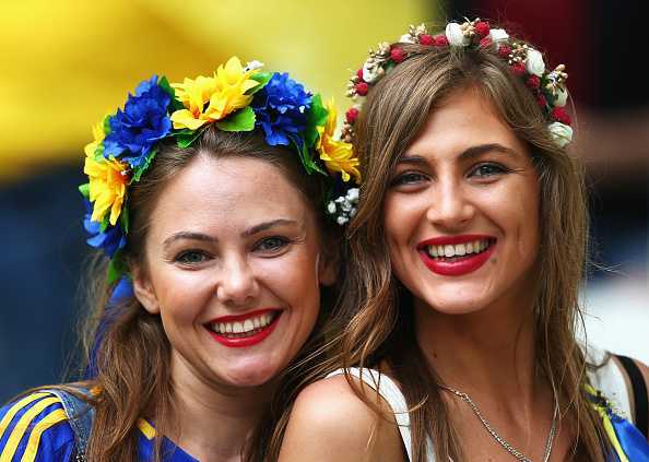 Say đắm nhan sắc người đẹp Ba Lan, Ukraine trên khán đài