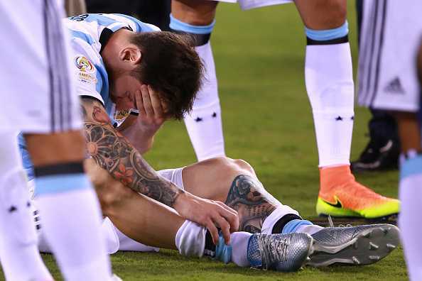 Messi khóc nức nở, buộc tội bản thân khiến Argentina bại trận