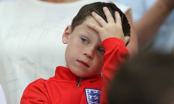 Con trai Rooney khóc rưng rức, CĐV Anh thấy 'bầu trời sụp đổ'