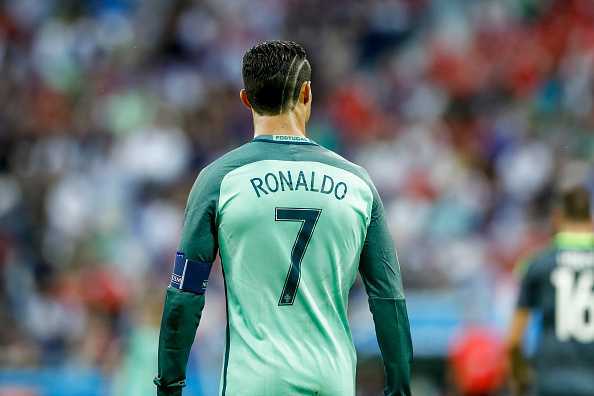 Ghi bàn hạ Xứ Wales, Ronaldo cân bằng kỉ lục của huyền thoại Platini