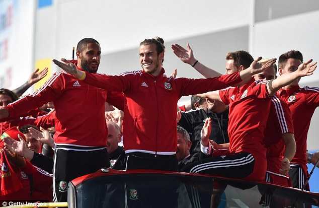 Bị loại ở bán kết, Xứ Wales vẫn được chào đón như người hùng