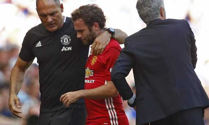 Mourinho làm nhục Mata: Chống Mourinho thì...chết