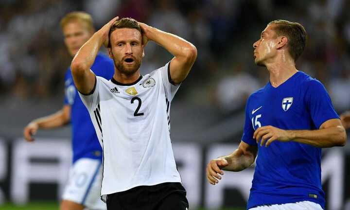Vừa tới Arsenal, Mustafi đã dính chấn thương