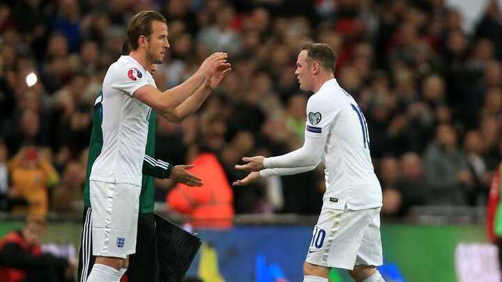 Wayne Rooney chơi quá tự do, khiến Harry Kane 