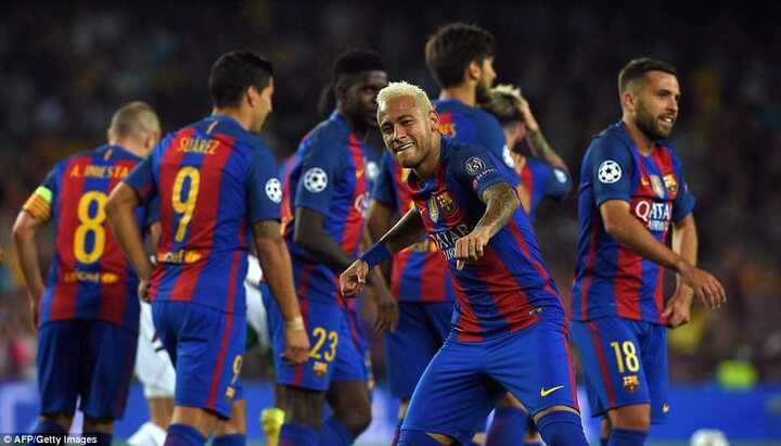 Barcelona nhấn chìm Celtic, trận Man City-Borussia Monchengladbach bị hoãn