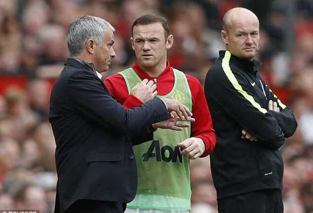 Jose Mourinho động viên Wayne Rooney, yêu cầu cao hơn ở Paul Pogba