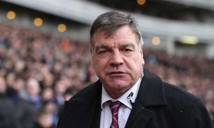 Sam Allardyce mắng Hoàng tử Harry là cậu bé hư, mỉa mai FA 'giàu nhất thế giới'