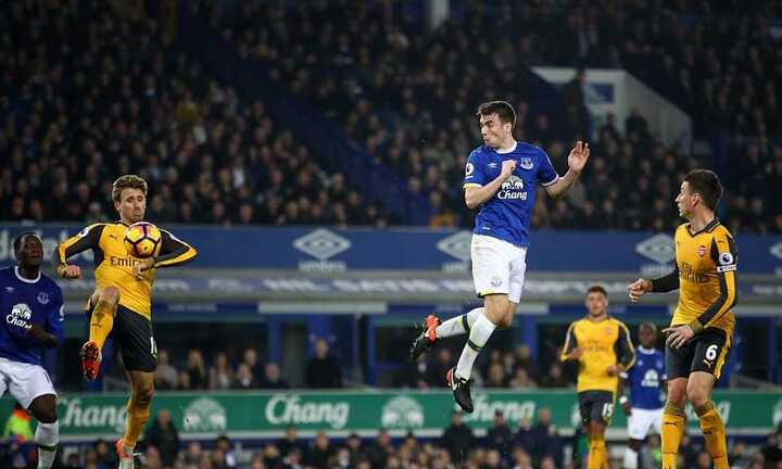 Alexis Sanchez lập công, Arsenal vẫn thua đau Everton