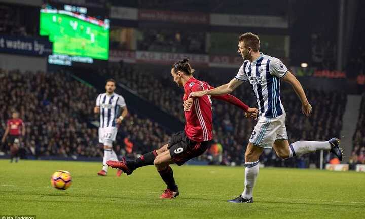 Ibrahimovic lập cú đúp, Manchester United thắng dễ West Brom