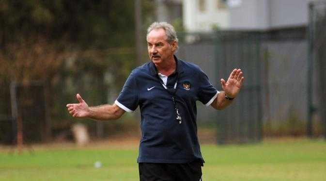 Thua chung kết AFF Cup 2016, HLV Alfred Riedl nể phục Thái Lan