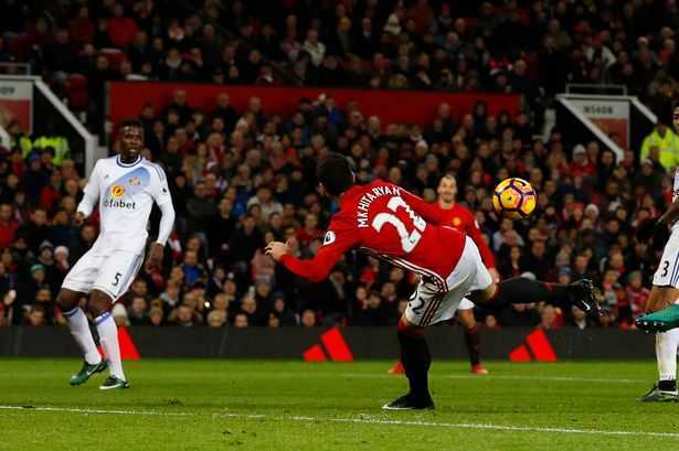 'Siêu phẩm bọ cạp' của Giroud đẹp hơn của Mkhitaryan?