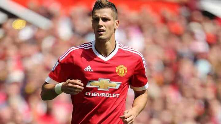 Manchester United: Chia tay Schneiderlin, ngóng tin Ibrahimovic