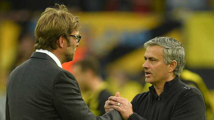 Jose Mourinho vs Jurgen Klopp: 'Người bình thường' át vía 'Người đặc biệt'
