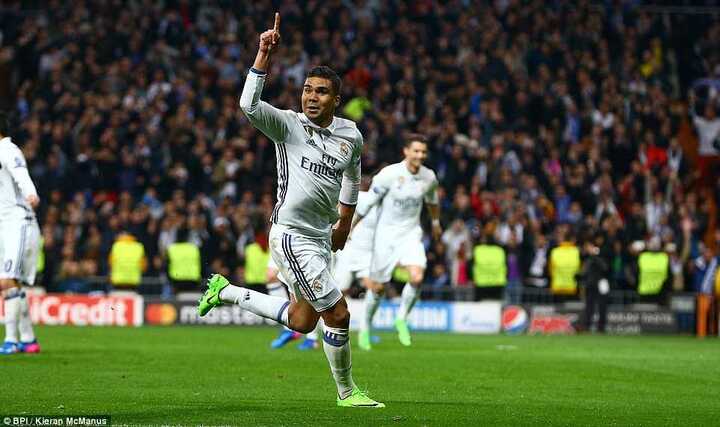 Kết quả Champions League: Ghi bàn đẹp mắt, Real ngược dòng hạ gục Napoli