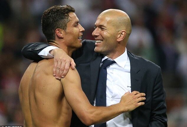 Zinedine Zidane: Từ kẻ đóng thế bất đắc dĩ đến người chinh phục vĩ đại