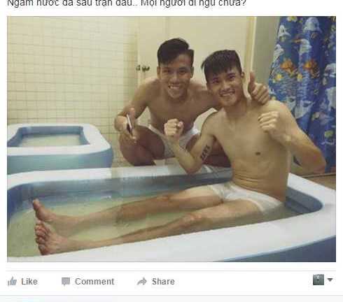 Thắng Singapore, Công Vinh khoe ảnh ăn mừng trong bồn tắm