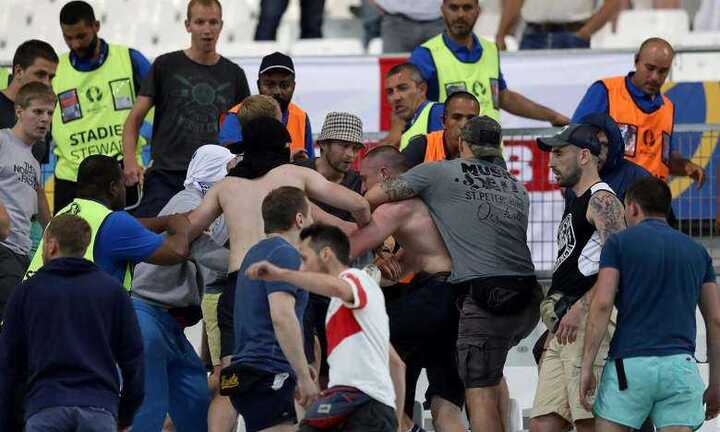 Nghị sĩ Nga gây sốc khi động viên hooligan Nga gây rối Euro 2016