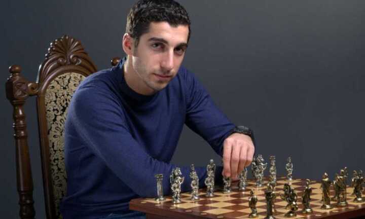 Tân binh Man Utd, Henrikh Mkhitaryan 'dị' chẳng kém gì Mourinho