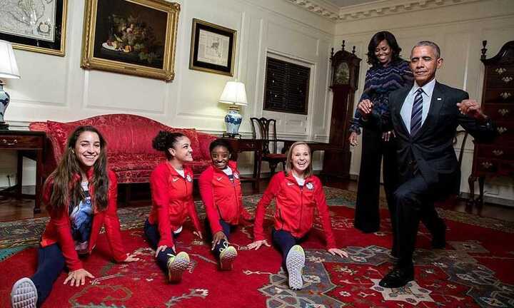 Tổng thống Obama 'so tài' với các vận động viên thể dục nghệ thuật