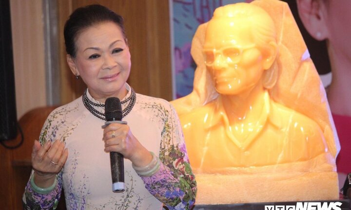 Ca sĩ Khánh Ly: Có người gọi điện hỏi con tôi rằng thi thể mẹ được đưa về chưa?