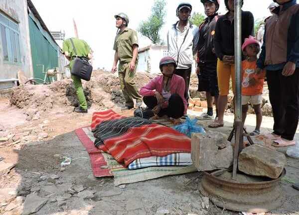 Đào giếng thuê, 2 nam thanh niên bị điện giật thương vong