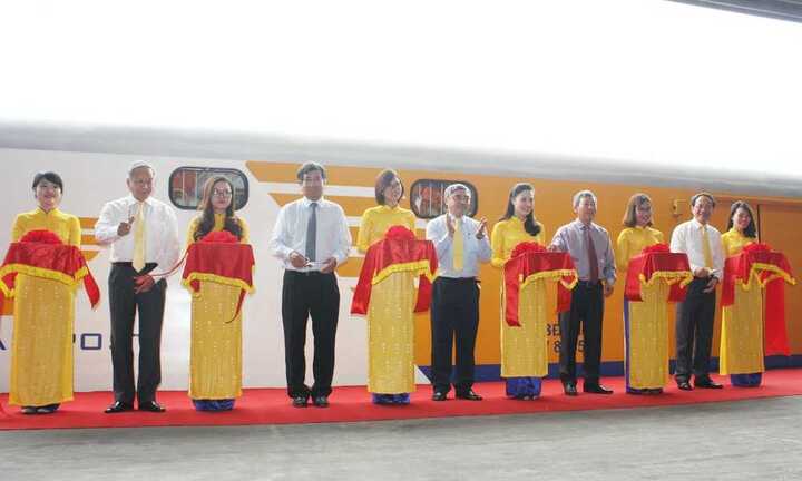 Khai trương toa xe chuyên dùng vận chuyển hàng bưu điện