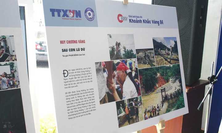 Tác phẩm 'Sau cơn lũ dữ' đạt huy chương vàng giải Khoảnh Khắc Vàng