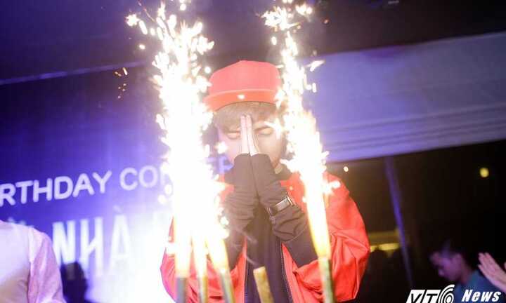Nam ca sĩ 'người nhà quê' Dương Quang Tú bùng nổ trong đêm mini show