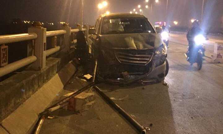 Bị 'xe điên' húc văng trên cầu Thanh Trì, nam sinh viên chết oan uổng