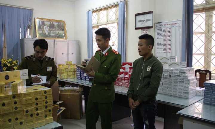 Hà Nội: Đột kích bất ngờ, thu giữ hơn 6000 bao thuốc lá lậu
