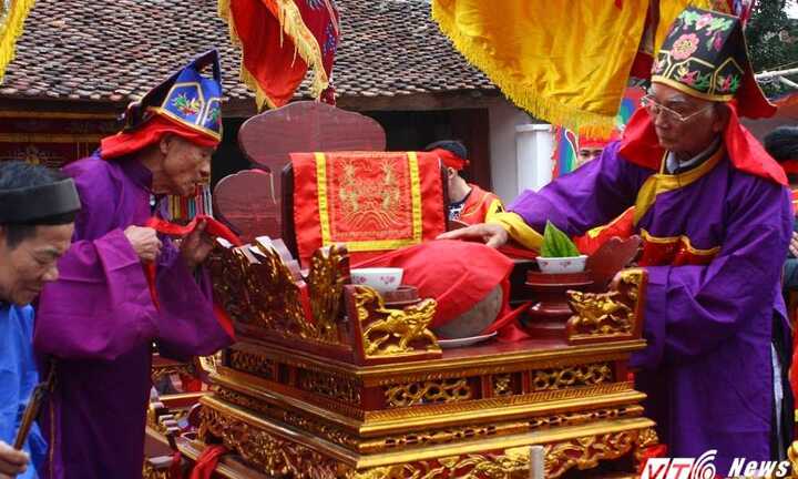 Lễ hội đả cầu cướp phết 'nhất quyết không tung phết cho dân cướp'