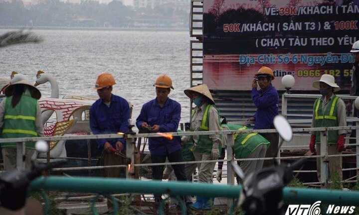 Nhiều du thuyền, nhà nổi ở Hồ Tây bị cưỡng chế, tháo dỡ