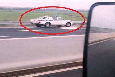 Kinh ngạc xe CSGT chạy ngược chiều trên cao tốc Hà Nội - Hải Phòng