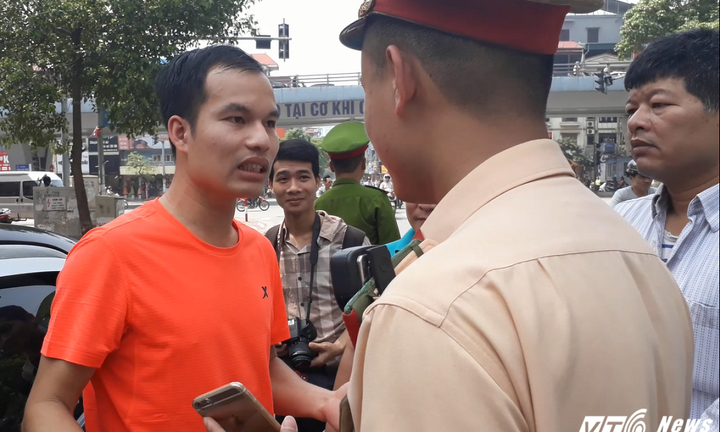 Bị xử phạt nguội, chủ phương tiện cự cãi cảnh sát giao thông