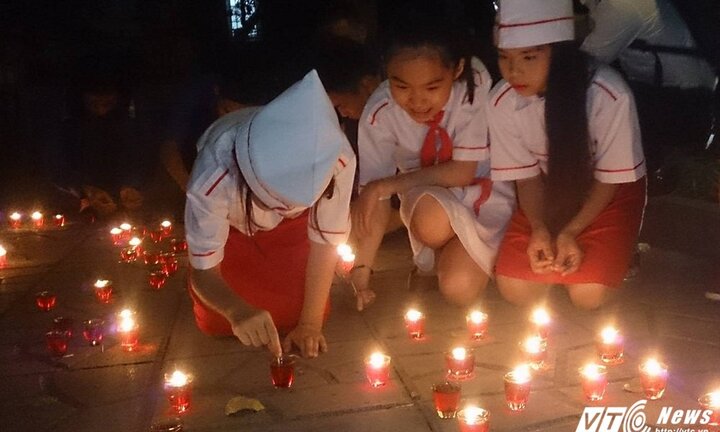 Video, ảnh: Nhà Đại tướng Võ Nguyên Giáp lung linh nến trong đêm