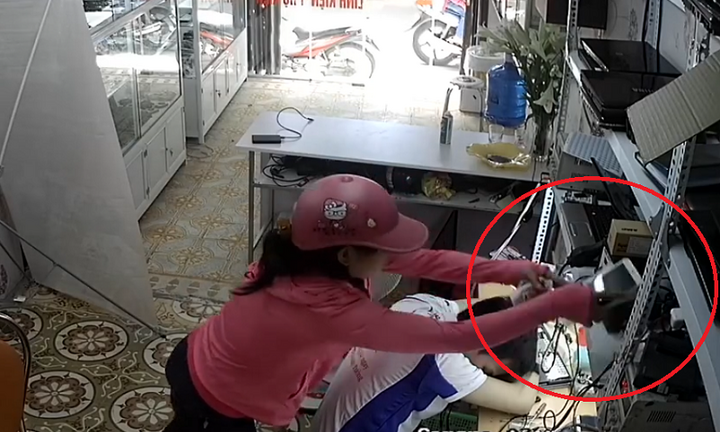 Nhân viên ngủ gục, nữ 'đạo chích' lẻn vào cửa hàng đánh cắp 3 chiếc iPhone