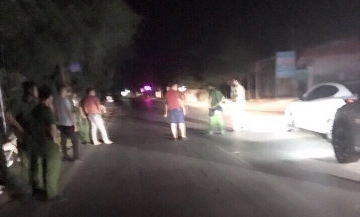 Vì sao côn đồ mang hung khí bủa vây ô tô, truy sát lái xe trên quốc lộ?