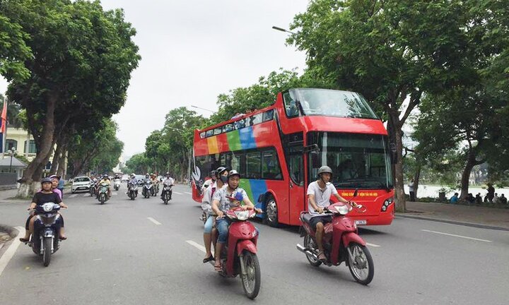 Video: Người dân nói gì về xe buýt 2 tầng đầu tiên ở Hà Nội?