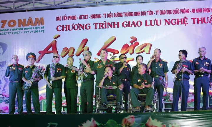 Kỉ niệm 70 năm Ngày Thương binh Liệt sĩ 27/7: Ấm áp ‘Ánh lửa từ trái tim’