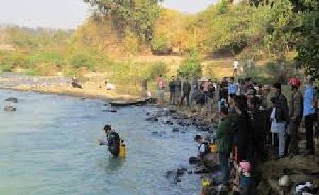 Tắm suối giữa trời nắng nóng, 3 mẹ con chết đuối thương tâm