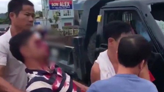 Lộ diện thanh niên hung hăng cầm gạch ném vỡ kính xe tải khiến 1 người thương nặng