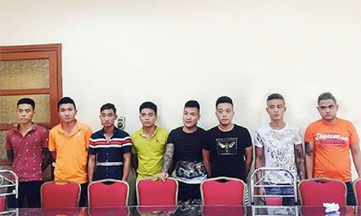 Triệu tập nhóm thanh niên ném mắm tôm pha sơn vào nhà con nợ